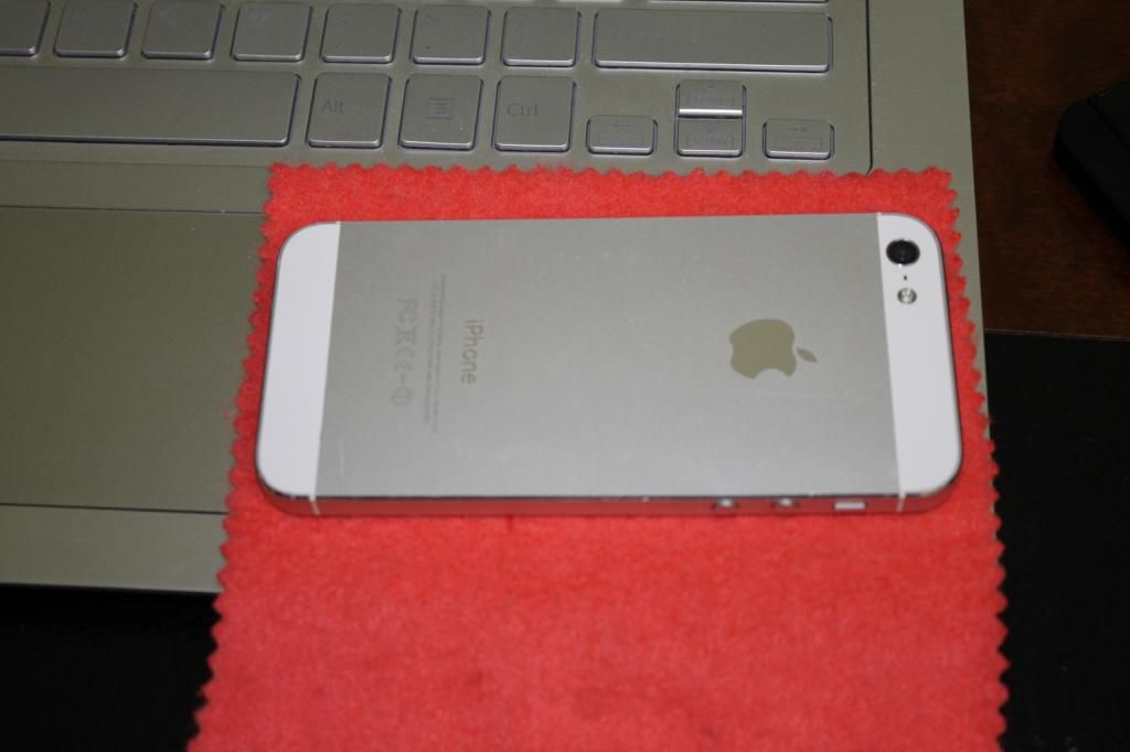 Bán iPhone 5 16GB Màu Trắng Quốc Tế - Giá 7.200.000VNĐ - 2