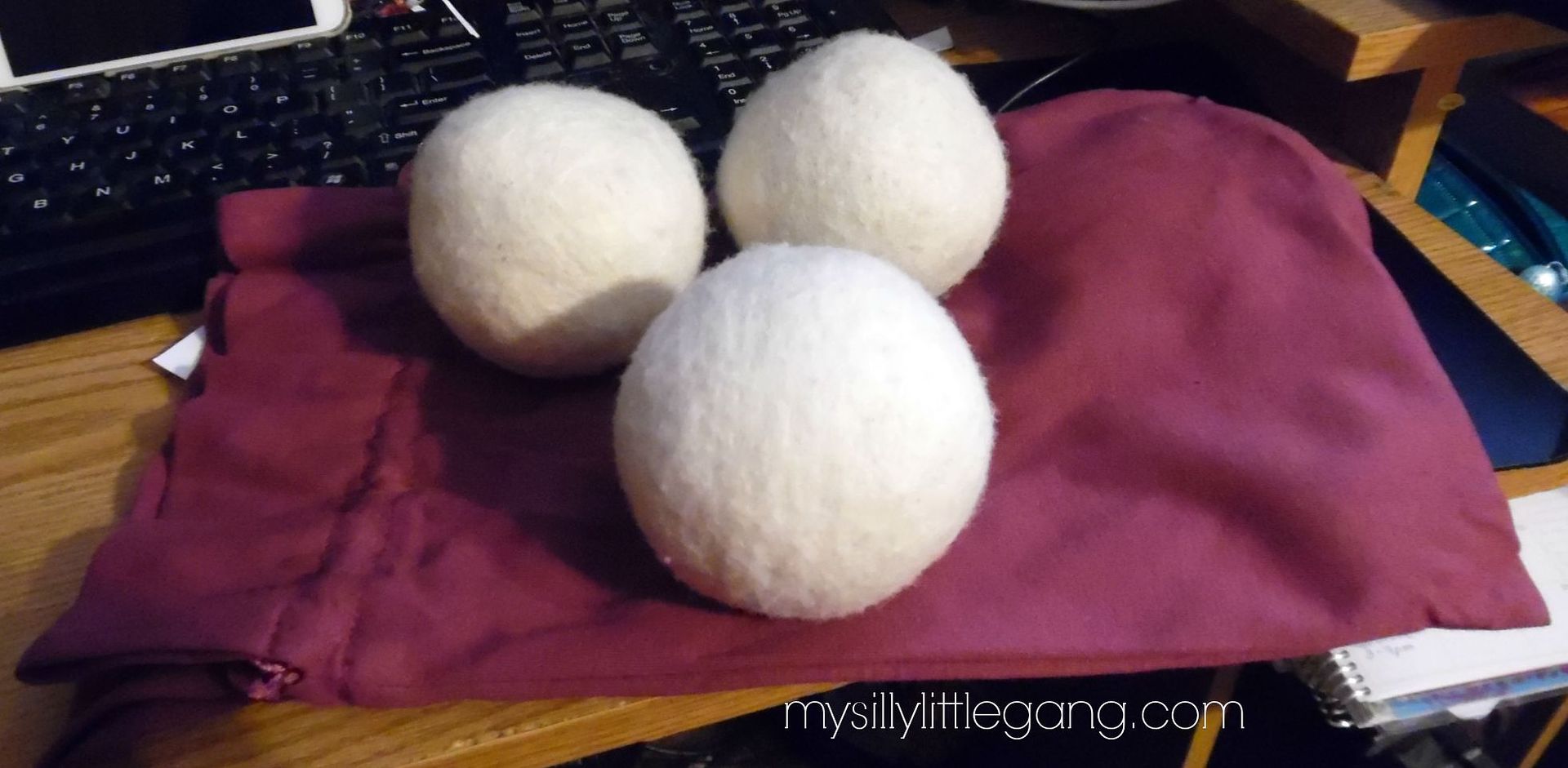 globein-artisan-box-wool-balls