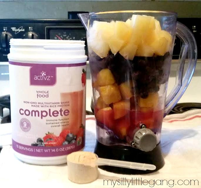 mango-blueberry-pineapple-smoothie